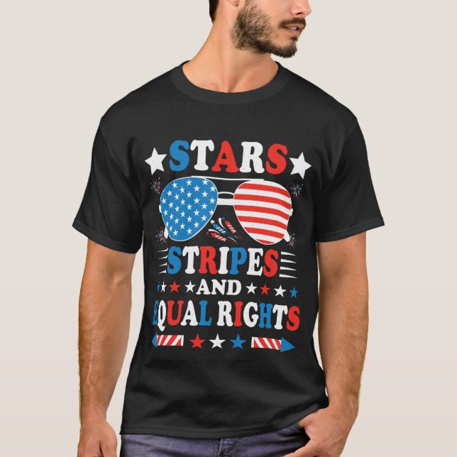 Camiseta Stars, Stripes & Equal Rights – Patriotic Equality (Frente)