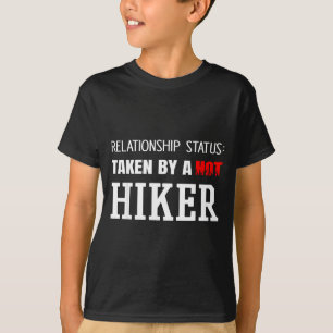 Camiseta Status de relacionamento_ assumido por um caminhan