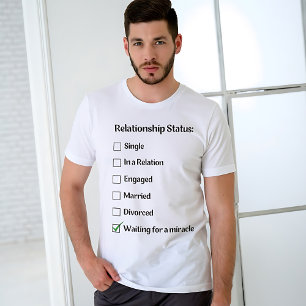 Camiseta Status de Relacionamento Engraçado: Esperando por 