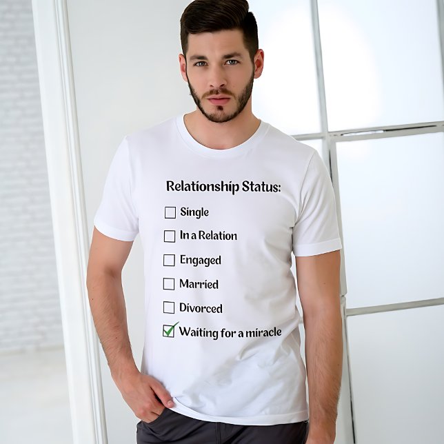 Camiseta Status de Relacionamento Engraçado: Esperando por  (Criador carregado)
