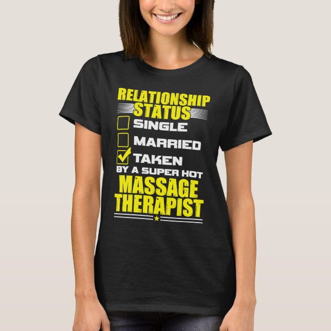 Camiseta Status do Relacionamento do Massoterapeuta Dele e  (Frente)