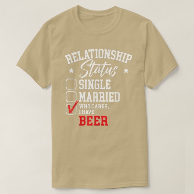 Camiseta status do relacionamento eu tenho cerveja  (Frente do Design)