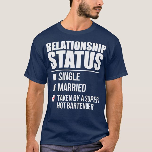 Camiseta Status do Relacionamento Tomado pelo Dia do Barten (Frente)