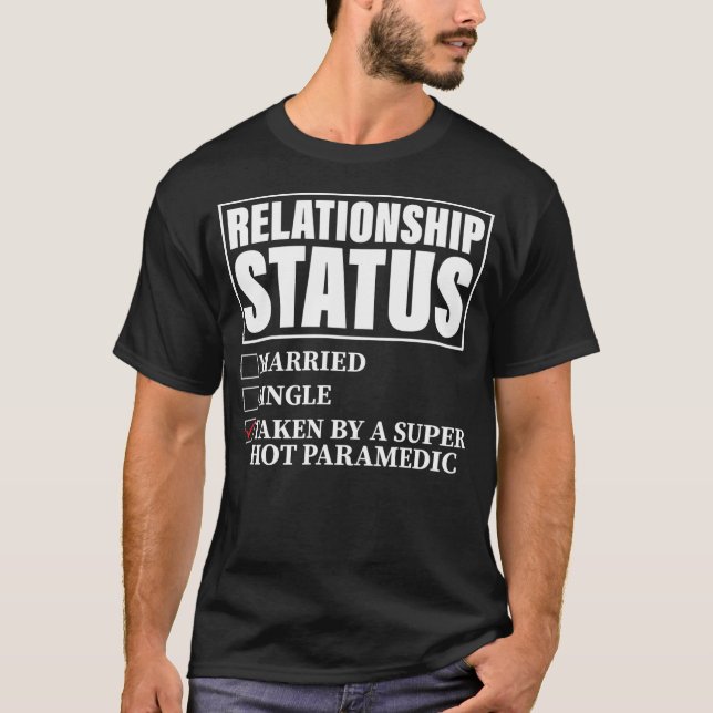Camiseta Status do Relacionamento Tomado Pelo Super Hot Par (Frente)