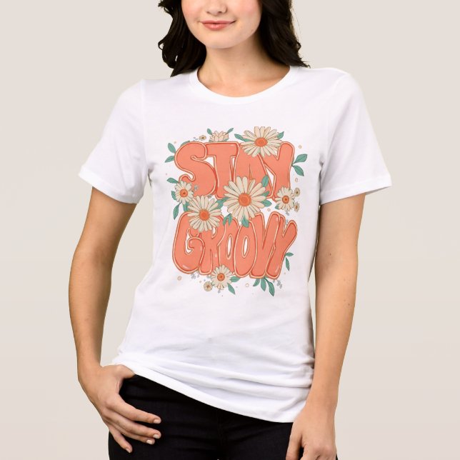 Camiseta "Stay Groovy" Retro 70s Floral Quote (Frente)