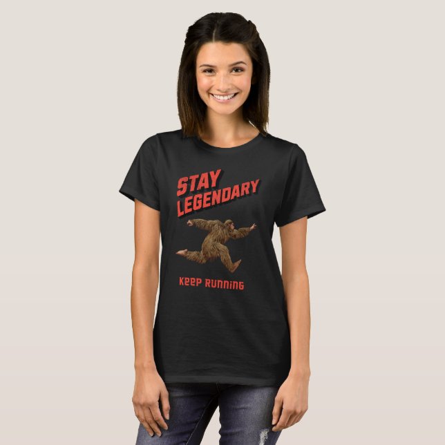 Camiseta Stay Legendary, Keep Running Funny Bigfoot (Frente Completa)