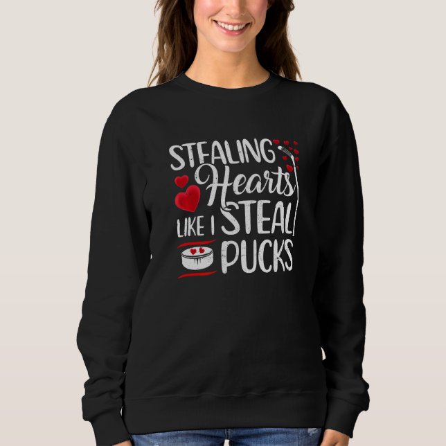 Camiseta Stealing Hearts Like I Steal Pucks Cute Valentine  (Frente)