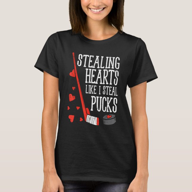 Camiseta Stealing Hearts Like I Steal Pucks Valentines Day  (Frente)
