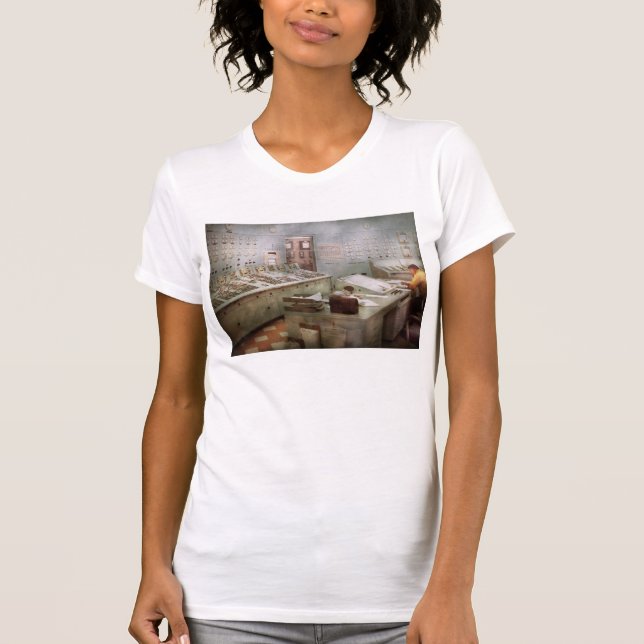Camiseta Steampunk - Retro - A usina de energia (Frente)