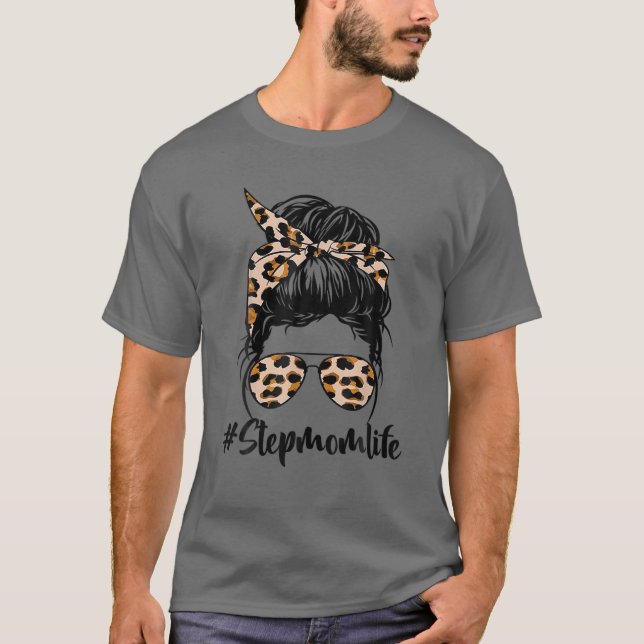 Camiseta Stepman Life Messy Hair Bun Leopard Mulheres Mãe (Frente)