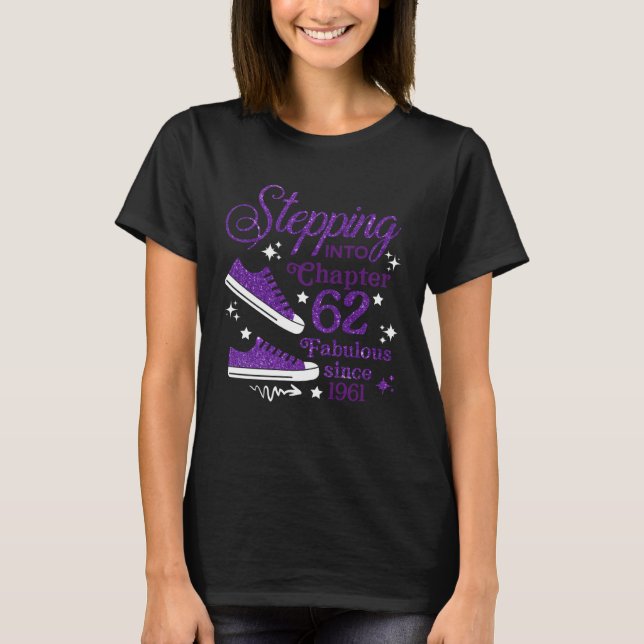 Camiseta Stepping Into Chapter 62 Fabulous Since 1961 (Frente)