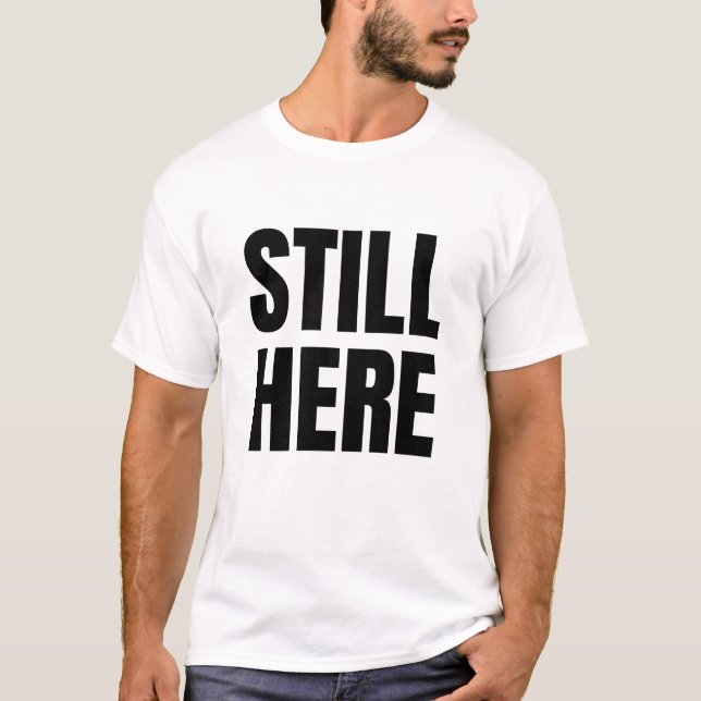 Camiseta STILL HERE (Dark) (Frente)