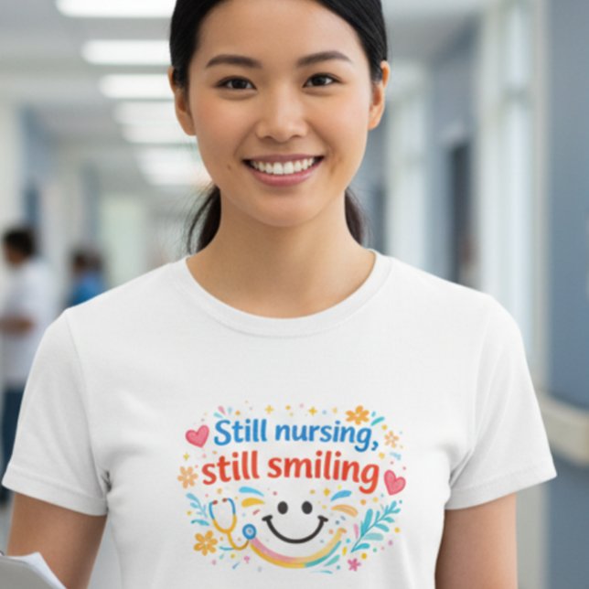 Camiseta Still Nursing, Still Smilling Nurse T-Shert (Criador carregado)