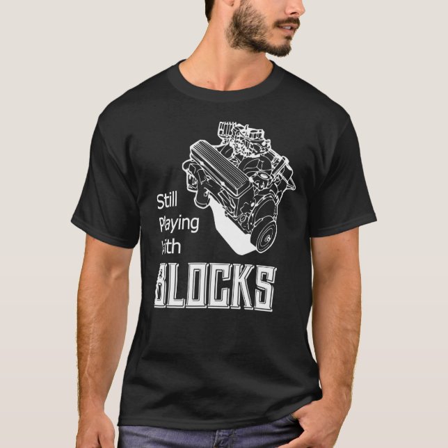 Camiseta Still Play With Blocks Funny Drag Racing Car Mecha (Frente)