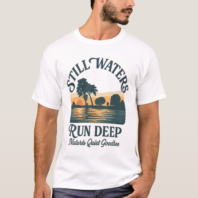 Camiseta Still Waters Run Deep – Nature Landscape (Frente)