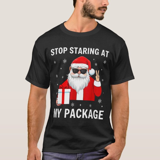 Camiseta Stop Staring At My Package Christmas Adult Humor F (Frente)