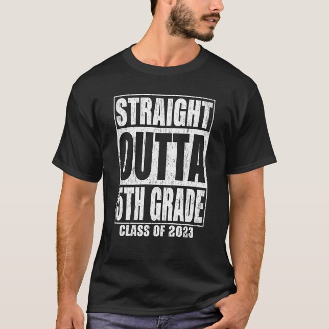 Camiseta Straight Outta 5th Grade Graduation 2023 Fifth Gra (Frente)