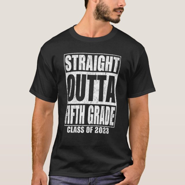 Camiseta Straight Outta Fifth Grade Graduation 2023 5th Gra (Frente)