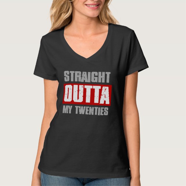 Camiseta STRAIGHT OUTTA MY TWENTIES  Sarcastic Meme Gangsta (Frente)