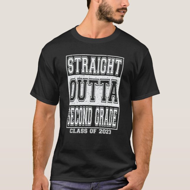 Camiseta Straight Outta Second Grade Graduation 2023 Kids G (Frente)