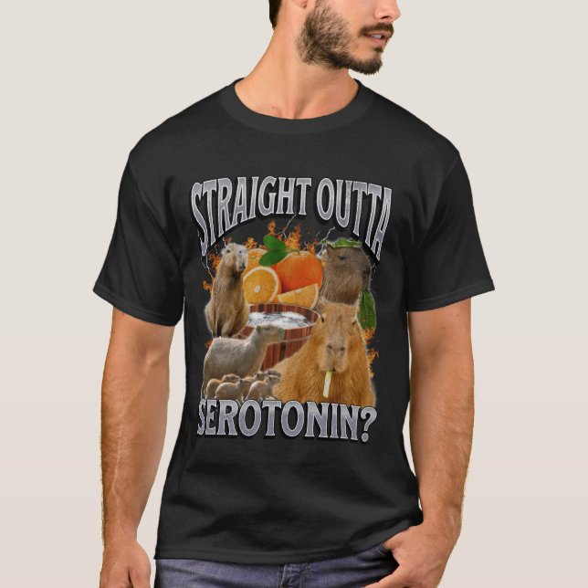 Camiseta Straight Outta Serotonin Funny Capybara Meme Bootl (Frente)