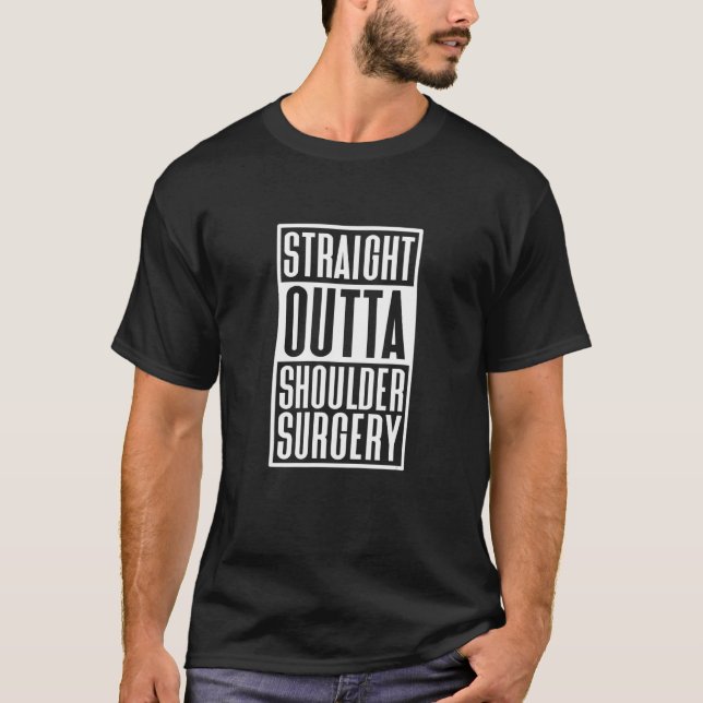 Camiseta Straight Outta Shoulder Surgery Shoulder Replaceme (Frente)