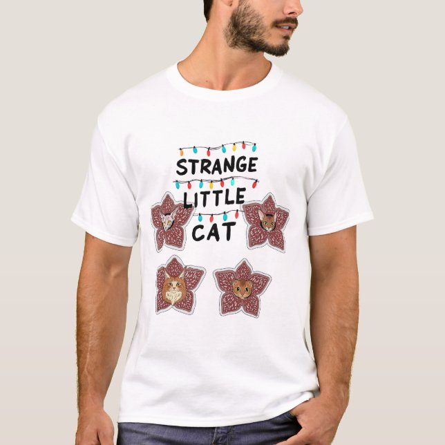 Camiseta Strange Little Cat - Cute Cats in Flower Design (Frente)
