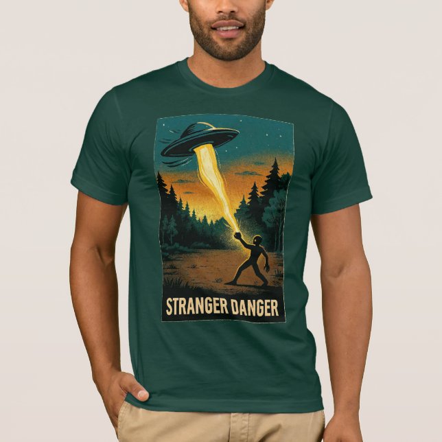 Camiseta Stranger Danger – Retro Sci-Fi Forest Scene (Frente)
