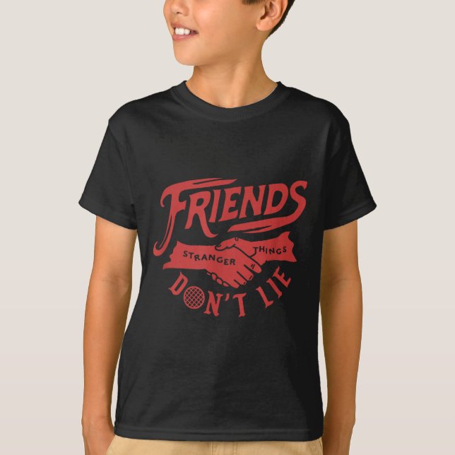 Camiseta Stranger Things 4 Friends Don’t Lie Text Handshake (Frente)