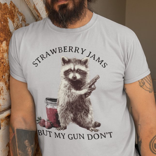 Camiseta Strawberry Jams But My Gun Don't Funny Meme (Criador carregado)