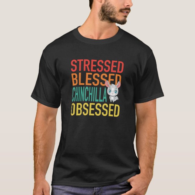 Camiseta Stressed Blessed Chinchilla Obsessed (Frente)