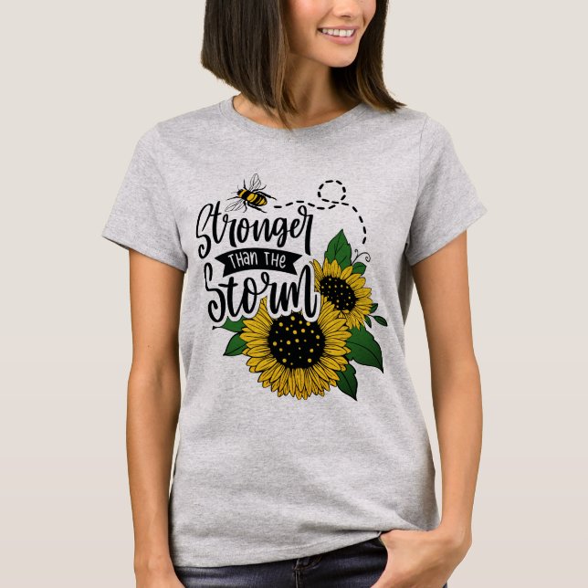 Camiseta Stronger than the storm  (Frente)