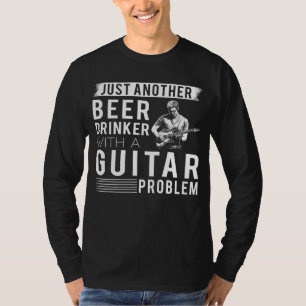 Camiseta Strums & Sips: Apenas mais um Beer Drinker com uma