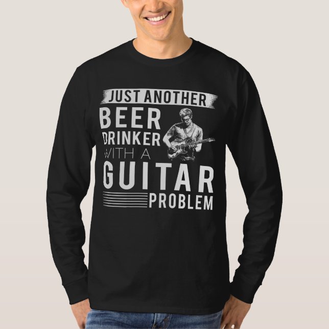 Camiseta Strums & Sips: Apenas mais um Beer Drinker com uma (Frente)