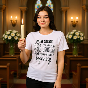 Camiseta Sua Graça Sussurra Novos Começos Devoção Matinal