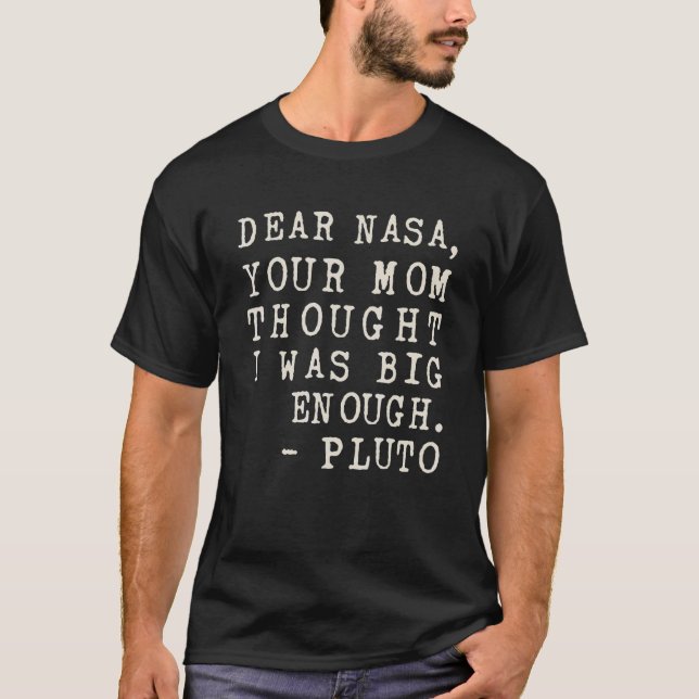 Camiseta Sua Mãe Achou Que Eu Era Grande o Suficiente Plutã (Frente)