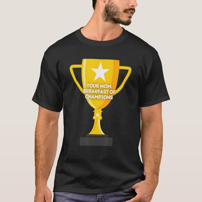 Camiseta Sua mãe, café da manhã de campeões (Frente)