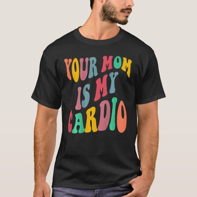Camiseta SUA MÃE É MINHA RANHURA DE CARDIO na parte traseir (Frente)