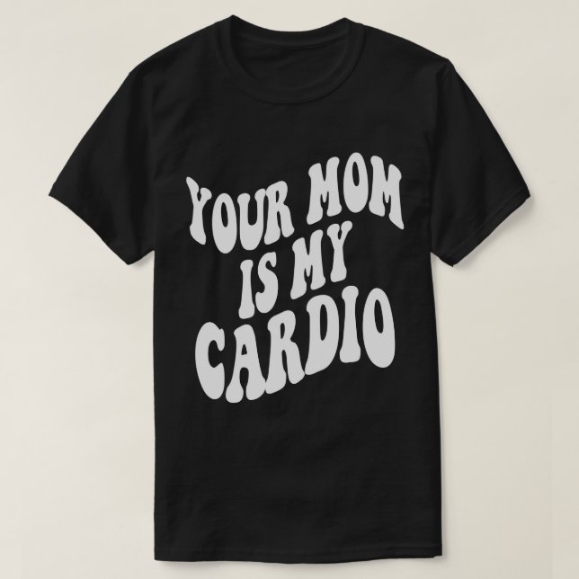Camiseta Sua mãe é minha roupa de cardio retrógrada na tras (Frente do Design)