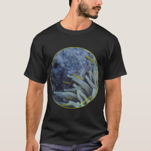 Camiseta Subaquático - Peixe Amarelo Pequeno em Coral em Bo