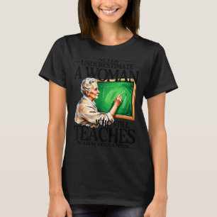 Camiseta Subestimar mulher que ensina aos setenta anos