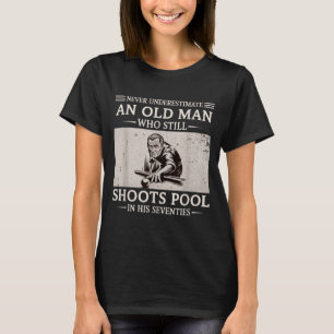 Camiseta Subestimar um Homem Velho Atira Bilhar nos Anos Se