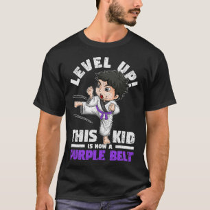 Camiseta Subiu de Nível Esta Criança Agora É uma Faixa Pret
