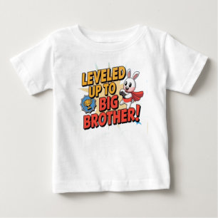 Camiseta subiu para irmão mais velho