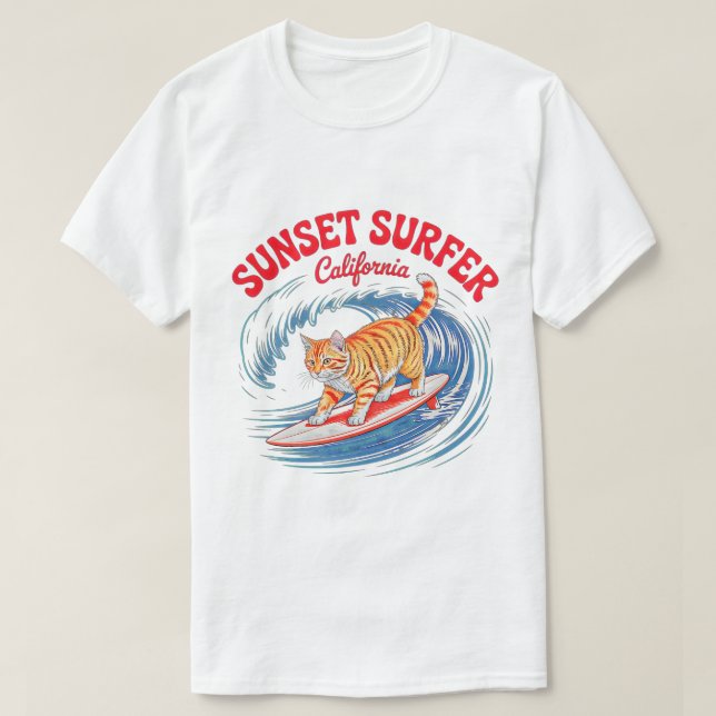Camiseta Summer Cat Surfer – Pôr do Sol em Cali (Frente do Design)