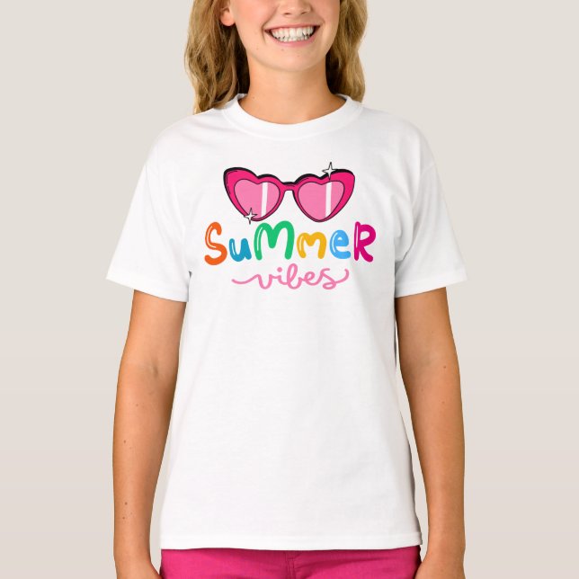 Camiseta Summer Vibes - Óculos de sol do coração (Frente)
