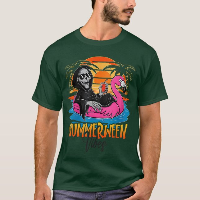 Camiseta Summerween Vibes Skeleton Flamingo Spooky Hallowee (Frente)