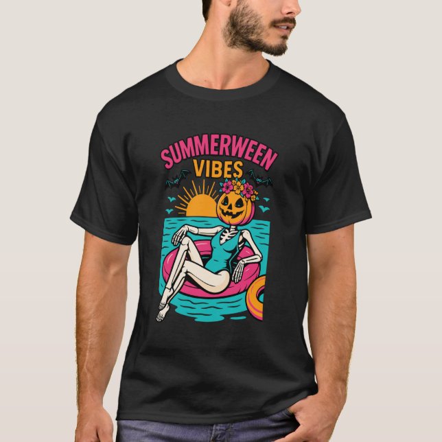 Camiseta Summerween Vibes Skeleton Pumpkin Pool Float Goth  (Frente)