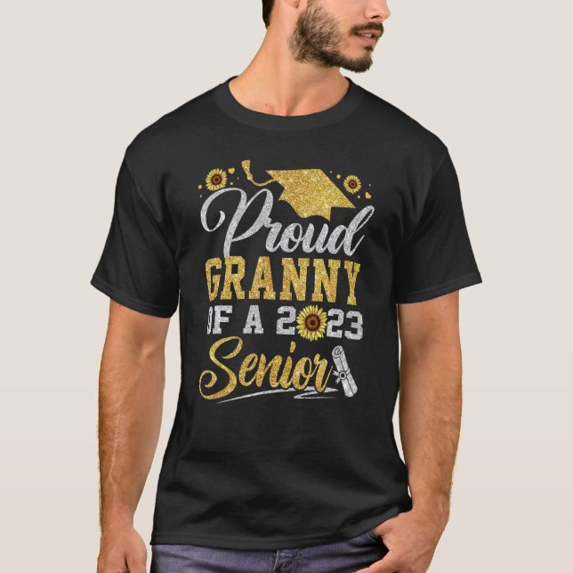 Camiseta Sunflower 2023 Proud Granny Of A 2023 Senior Gradu (Frente)