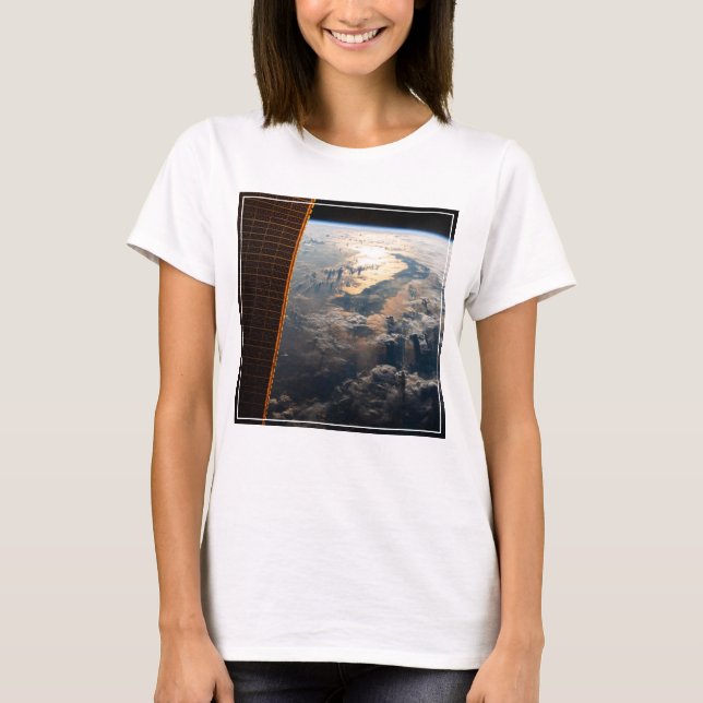 Camiseta Sunglint Beams No Mar De Celebes No Sudeste Asiáti (Frente)